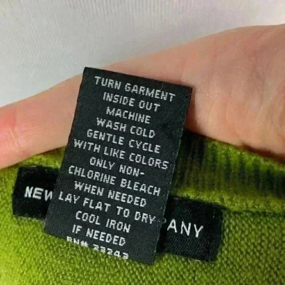 New York and Co sweater size XS Green V-neck Dolan - Picture 11 of 12